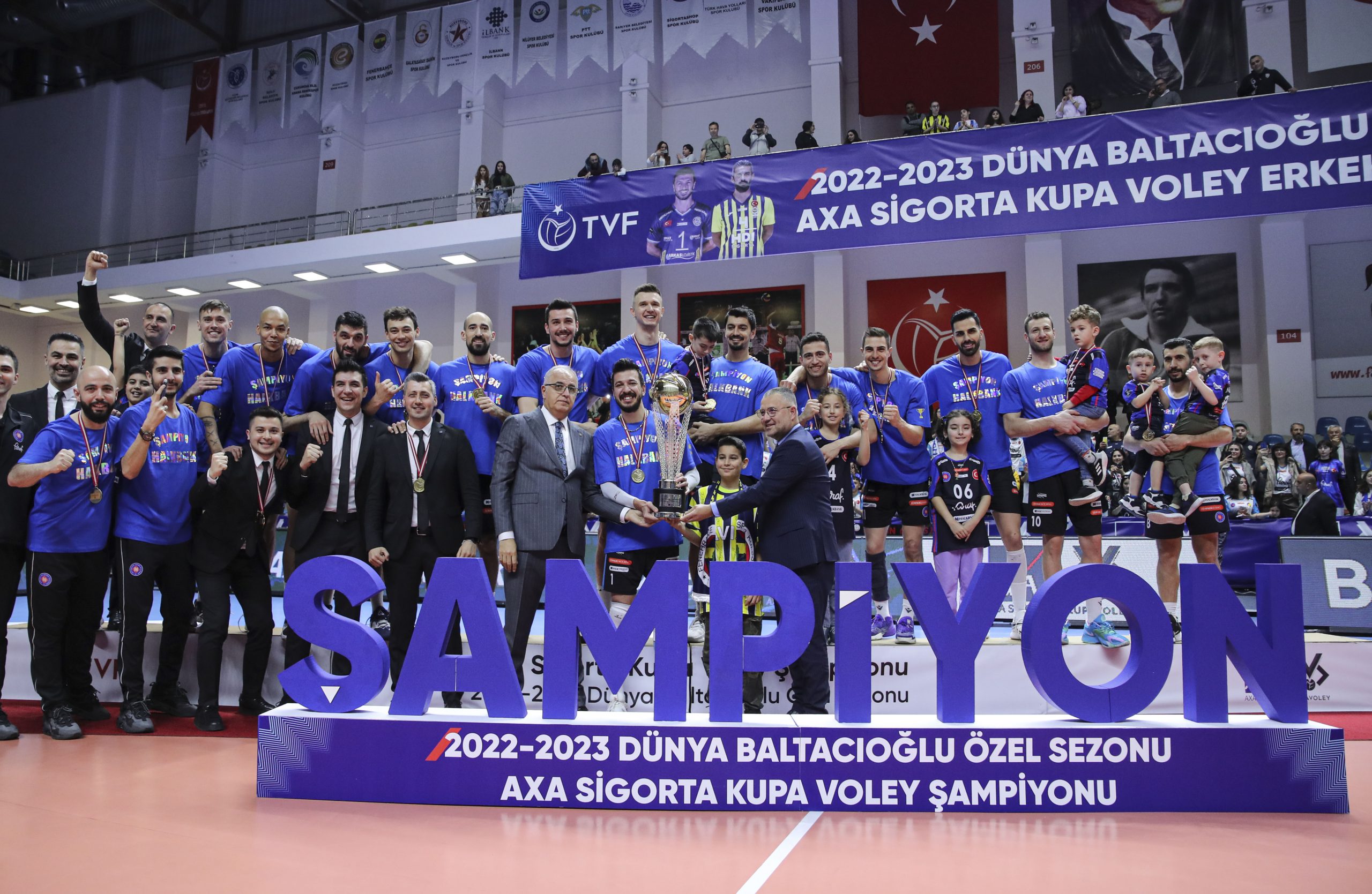 AXA Sigorta Erkekler Kupa Voley Dünya Baltacıoğlu Özel Sezonu  Şampiyonu Halkbank Oldu