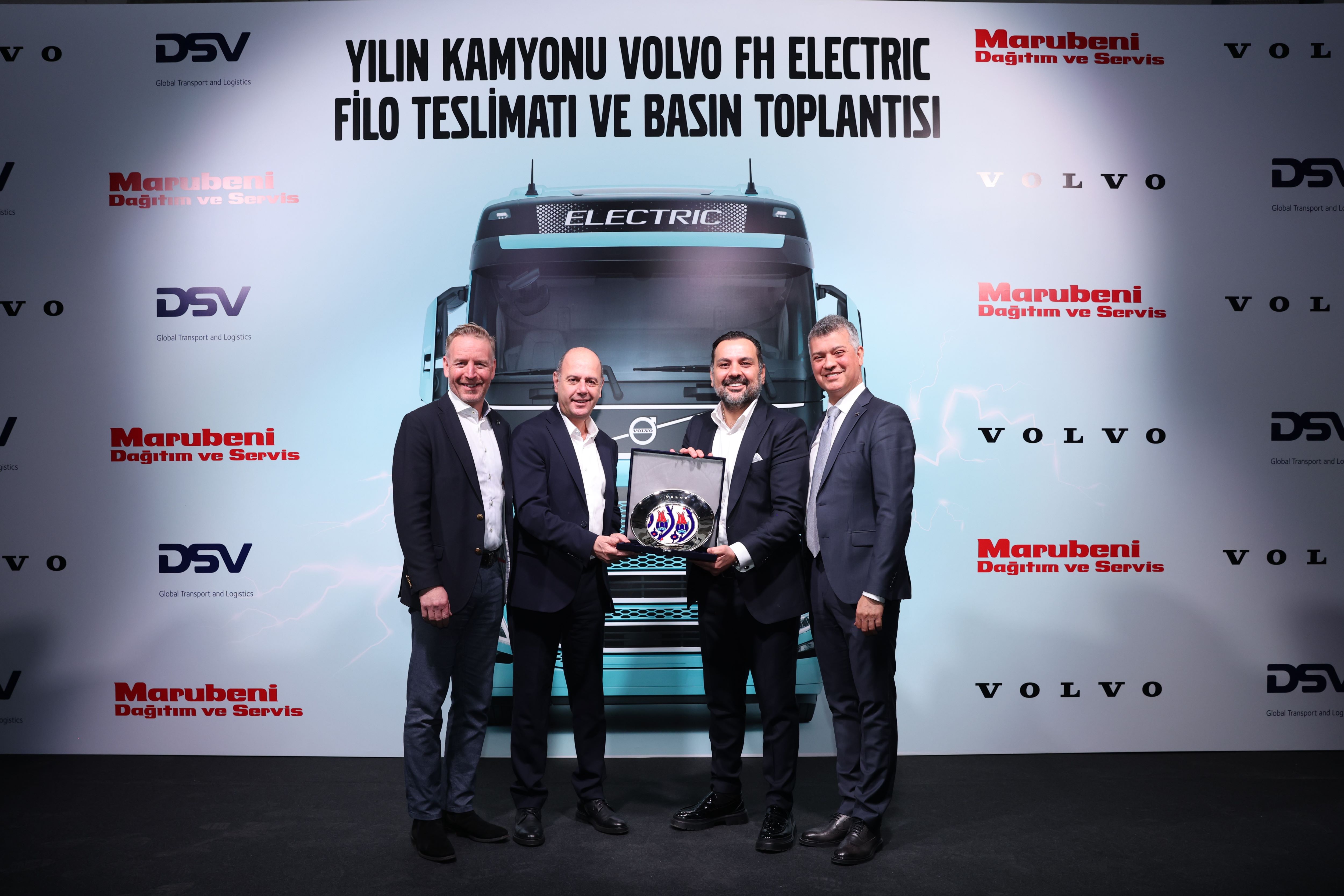 2024 Uluslararası Yılın Kamyonu Ödülünü Kazanan İlk Elektrikli Kamyon Volvo FH Electric