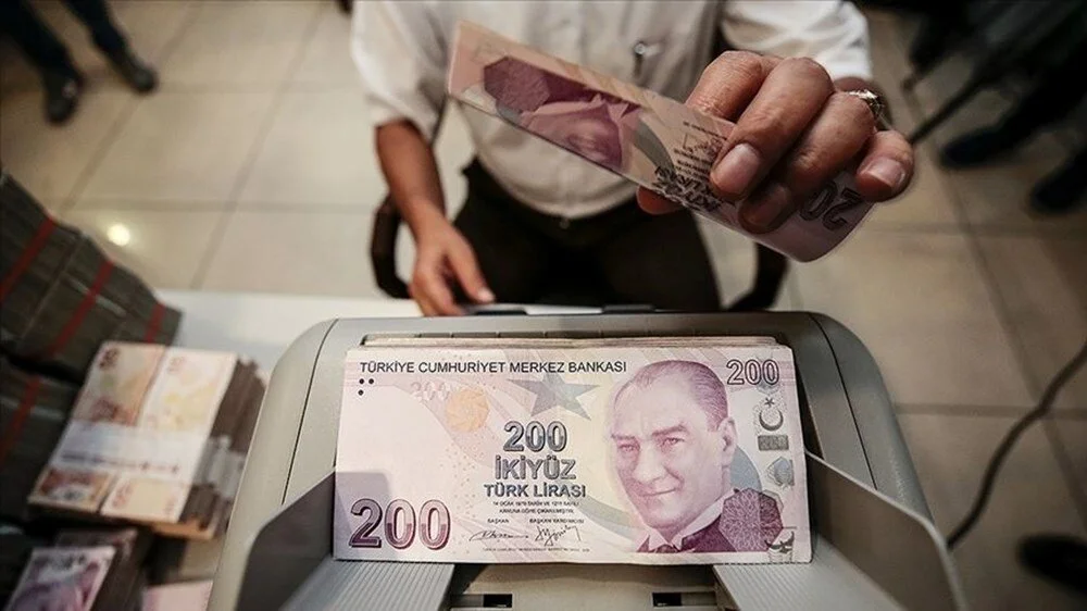 Çalışan emeklilere 5 bin lira ödemeleri yarın yapılacak