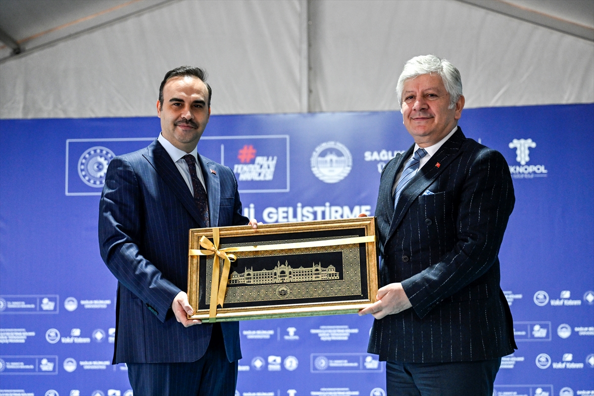  Rektörü Prof. Dr. Kemalettin Aydın Sanayi ve Teknoloji Bakanı Mehmet Fatih Kacır