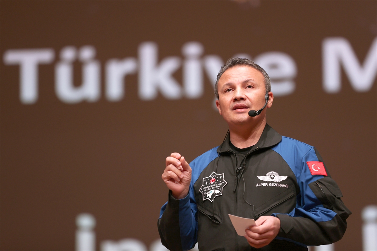 Alper Gezeravcı