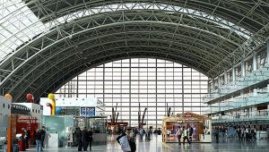 3. Havalimanında uçaklardan önce bilet fiyatları uçtu