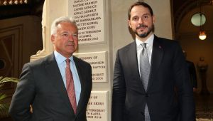 Berat Albayrak Londra'da bakanlarla bir araya geldi