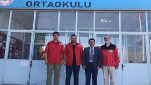  AKUT Vakfı’ndan okul sırası ve sandalye yardımı