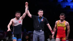 Erkekler serbest stil 57 kiloda Süleyman Atlı, bronz madalya kazandı
