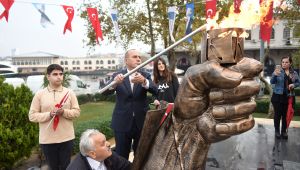 KADIKÖY’DE 29 EKİM MEŞALESİ YAKILDI