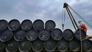 Petrolde arz kısıntısı anlaşmasına uyum oranı geriledi