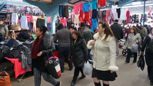 Bulgar ve Yunan turistler kışlıklarını Edirne'den alıyor
