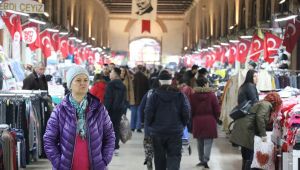 Sabahın erken saatlerinde geliyorlar, her şeyi alıp dönüyorlar