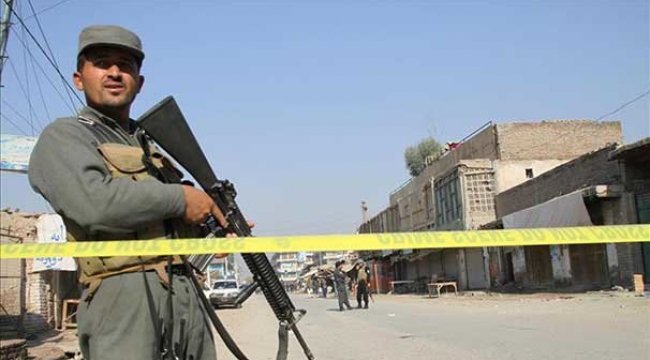 Afganistan'da askeri üsse bombalı saldırı: 5 ölü