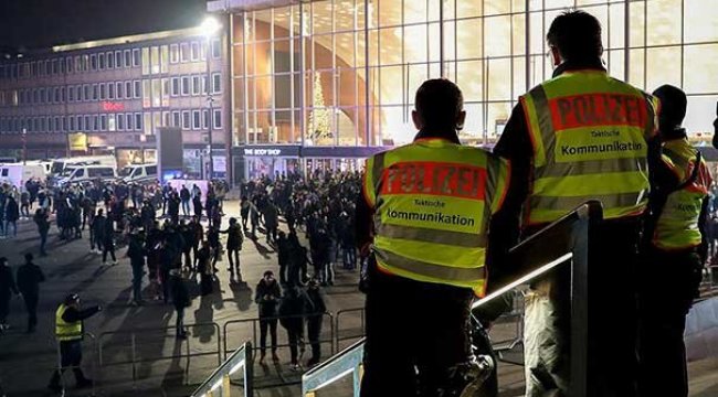 Aracını kasten yabancıların üzerine süren Alman tutuklandı