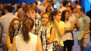 İspanya'da işsizlik 10 yıl sonra yüzde 15'in altına indi