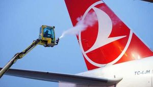 THY uçakları buzlanmaya karşı özel sıvı ile yıkanıyor