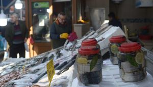 Tuzlanan palamudun kavanozu 100 liradan satılıyor