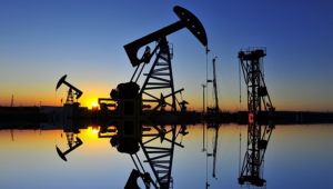 Petrol ABD'de stokların artması ile düştü