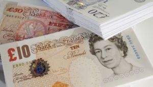 Sterlin “Brexit'te erteleme” beklentisiyle kazançlarını artırdı