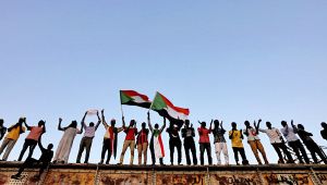 Sudan'da ordu ve muhalefet üç yıllık geçiş sürecinde anlaştı