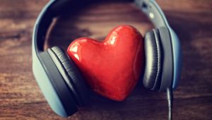 60'LI YILLARDA YÜREĞİMİZE DOKUNAN ŞARKILAR