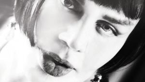 BİR SEZEN AKSU VAR HAYATIMIZDA BİZE HER DUYGUYU YAŞATAN...