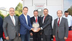 Egeli yaş meyve sebze ihracatçılarına Kuzey Makedonya'da VİP ilgi