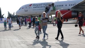 YOLCU SAYISINI ENÇOK ARTIRAN HAVAALANI ANTALYA