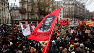 Fransa'daki emeklilik reformu protestolarına katılım 500 bini buldu