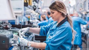 Almanya fazla parayı nasıl harcayacağını tartışıyor