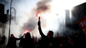 Fransa'da Grev Paris'i Karanlığa Gömdü 