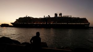 Virüs şüphesi taşıyan gemi Kamboçya’da demirledi!