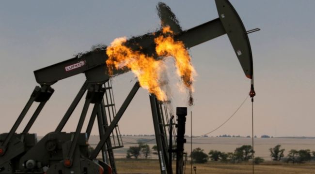 Fitch petrol fiyatları öngörüsünü düşürdü