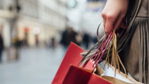 Perakendecilerin Yeniden Açılmasına İzin Verdi