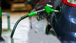 Petrol fiyatlarında düşüş yüzde %40'ı buldu