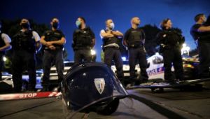 Fransa’da Polis Hükümete Karşı Ayaklandı