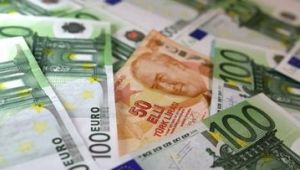 Euro/TL zirve sonrasında yatay seyrediyor