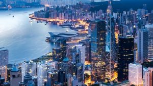İngiltere Hong Kong'la suçluların iadesi anlaşmasını süresiz askıya aldı