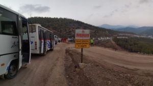 Akkuyu Nükleer Santrali'nde maaşlarını alamayan işçiler yol kapattı