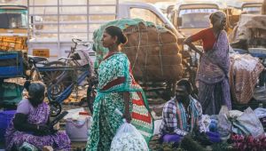 Hindistan' Ekonomisi % 23.9 daraldı