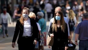 İngiltere'de izolasyon kurallarını ihlâl edenlere 10.000 sterline kadar para cezası