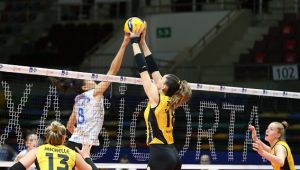 VakıfBank kupada lider olarak turladı