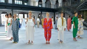 Mehtap Elaidi, Mercedes-Benz Fashion Week Istanbul kapsamında 14 Ekim Çarşamba günü İlkbahar/Yaz 2021 koleksiyonu defilesini geçekleştirdi. 