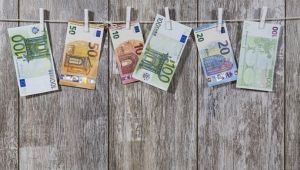 Tüketici fiyatları Eylül'de beklenenden fazla düştü
