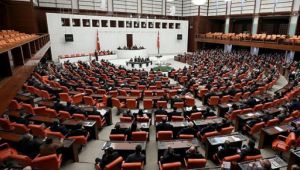 Gündem Ekonomi ve siyaset