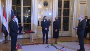 İtalyan Yazardan Macron'a El Sisi'ye Onur Nişanı Protestosu