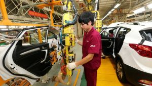 Çin, elektrikli otomobillere verdiği desteği yüzde 20 oranında azaltacak