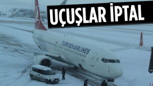 İstanbul'da uçuslara kar engeli