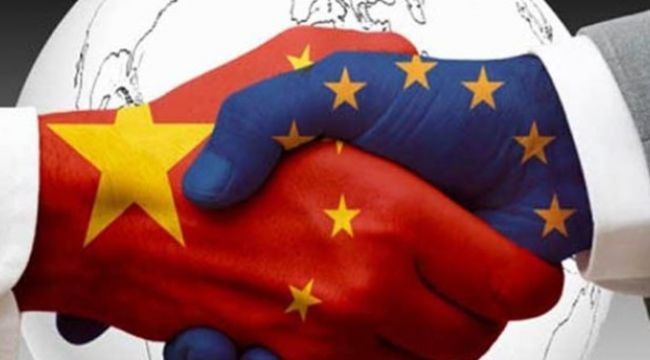 Çin ve Avrupa'nın baskıladığı petrol fiyatları sınırlı geriledi