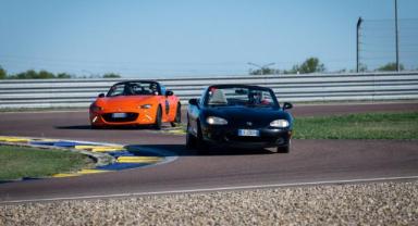 Mazda, MX-5 ile Guinness Dünya Rekoru'nu Kırdı!