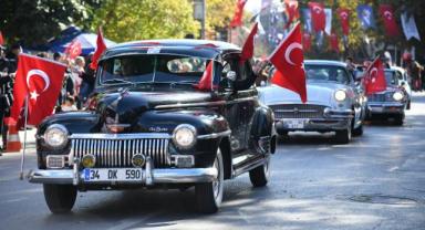 KADIKÖY'DE BÜYÜK CUMHURİYET YÜRÜYÜŞÜ ÖNCESİ RENKLİ GÖRÜNTÜLER