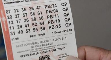 1.9 milyar dolarlık loto ikramiyesi dünya rekoru kırdı