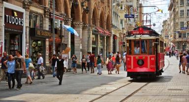 İstiklal Caddesi yaya trafiğine açıldı